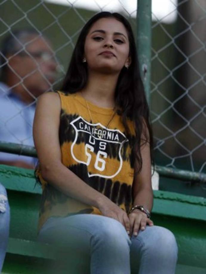 Esta bella chica es la novia de Jeancarlo Vargas, anotador del primer gol del Platense en la victoria (2-0) contra la UPN.