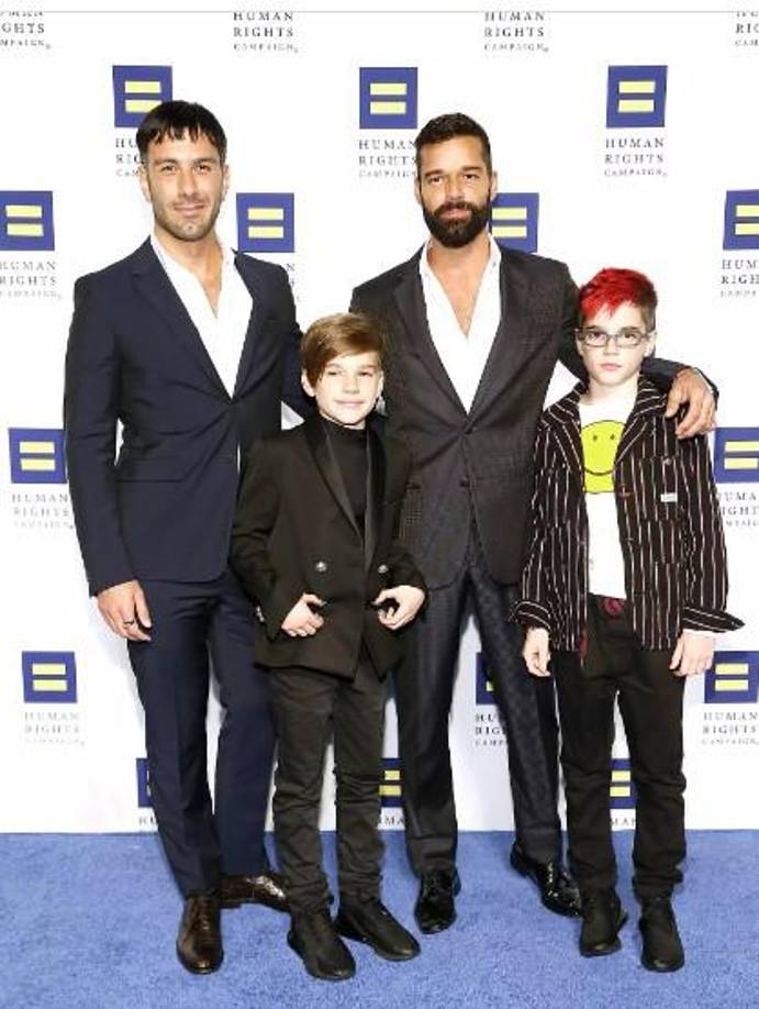 Ricky Martin está casado desde el 2017 con Jwan Yosef, un pintor sueco de origen sirio que vive y trabaja en Londres. Tienen cuatro hijos: Lucía Martin-Yosef(4), Renn Martin-Yosef (3) y los mellizos Matteo Martin (14) y Valentino Martin (14).