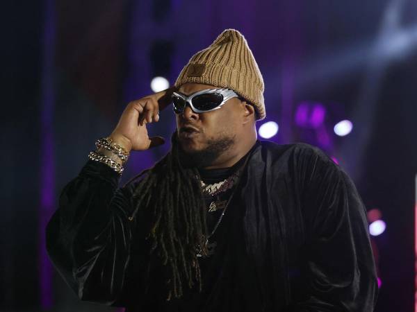 El reguetonero puertorriqueño Zion fue detenido el lunes por la Policía de Puerto Rico por presuntamente conducir en estado de embriaguez, según las leyes de tránsito locales, informaron las autoridades.