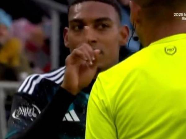 Joseph Rosales hizo un Zidane: Terrible expulsión en la MLS y es atacado