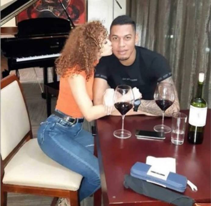 Denovan Torres - El portero hondureño del Marathón empezó el año pasado una relación con la presentadora Mayra Tercero.