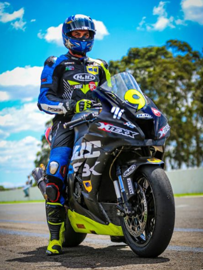 Ambos sufrieron graves heridas y llegaron a ser trasladados a un hospital pero no resistieron.