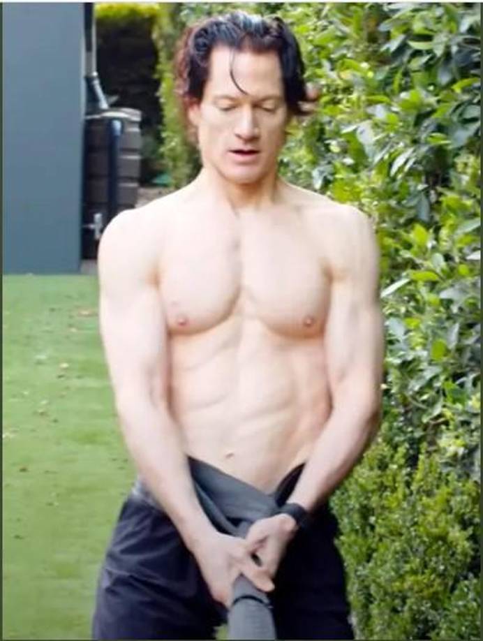 Y con sus 800 millones bajo el brazo, Johnson se metió de cabeza en el mundo biotecnológico primero con una empresa de capital riesgo y, luego, con una de cascos para analizar la actividad cerebral.