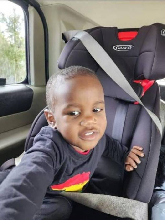 El cuerpo de un niño de 2 años identificado como Taylen Mosley, que había sido reportado desaparecido en St. Petersburg, en la costa oeste de Florida, fue encontrado muerto en un lago en la boca de un caimán.