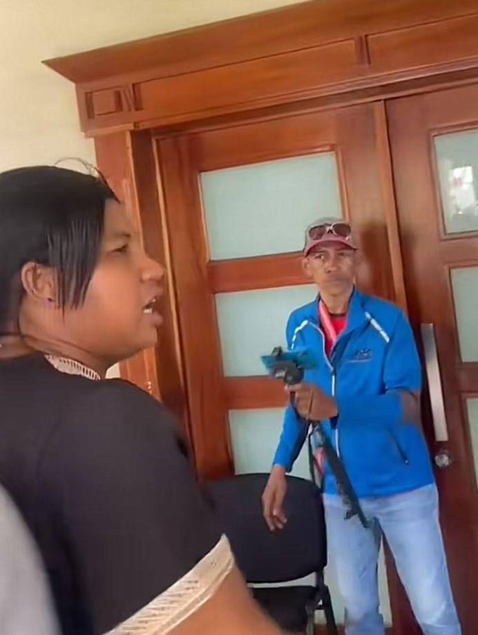 En el video se puede notar como Mildred llevaba una maleta con unas bolsas a dentro.