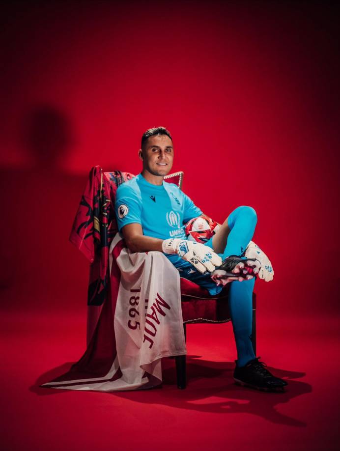 Según Transfer Web, página dedicada a analizar los principales rumores y fichajes del mercado europeo, indicó que el Fenerbahçe de Turquía, ya se comunicó con el PSG para consultar por Navas. 