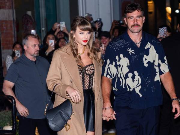 Taylor Swift y Travis Kelce mantienen una relación amorosa desde 2023.