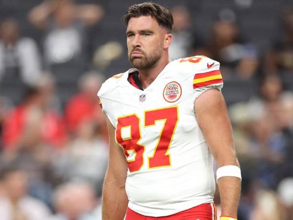 Travis Kelce mantiene una relación amorosa con la cantante Taylor Swift.