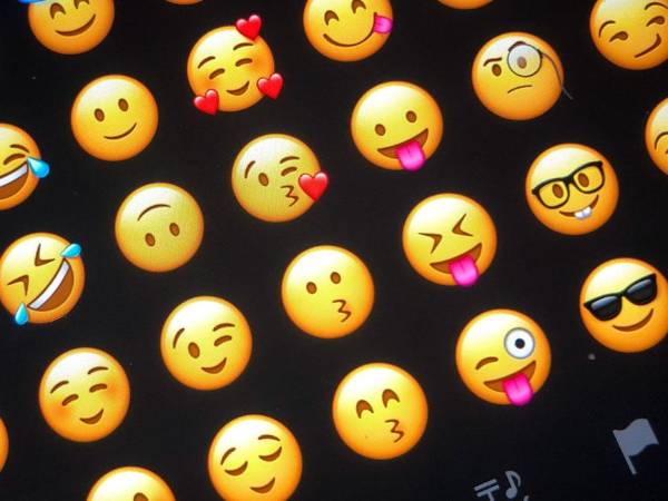 Presentan nuevos emojis para que aparezcan en los teléfonos inteligentes.