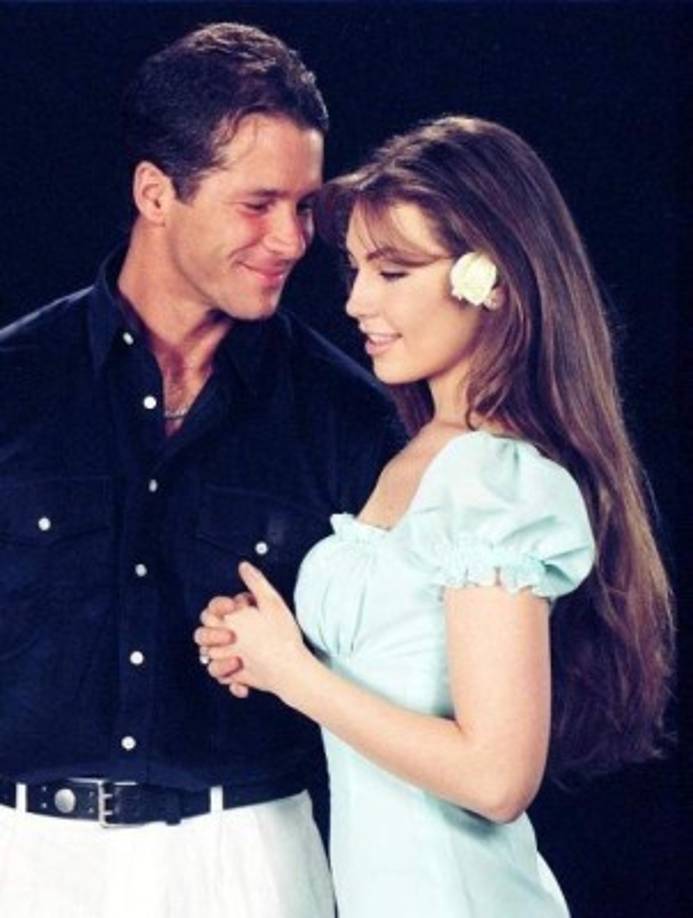 En 1999 regresó a la pantalla interpretando a 'Rosalinda' con el actor Fernando Carrillo.