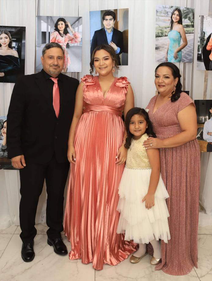 Gabriel Calderón, Alysson Paz, Sofía y Martha Calderón 