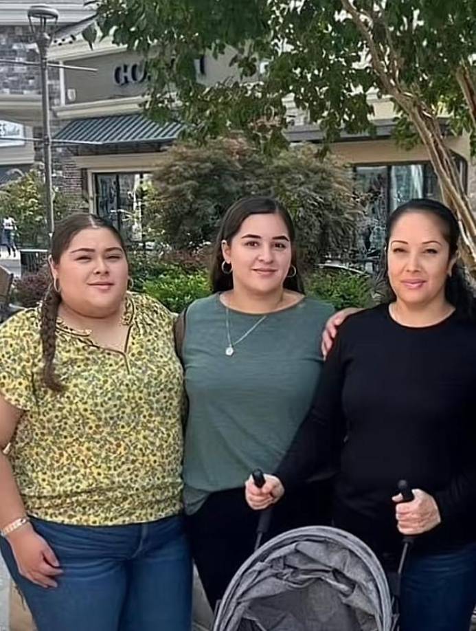 Entre las víctimas se encontraban un niño de 8 años y su hermana de 16, quienes fueron identificados por su madre, según informó el forense del condado de Warren, Doug Huskey.