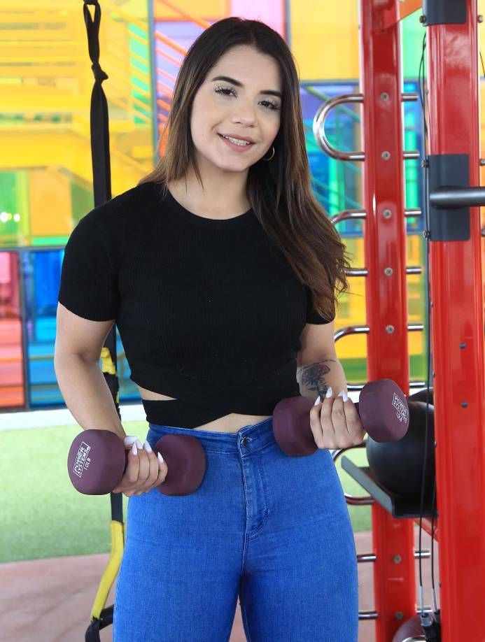 ¿No extrañas el fisicoculturismo? se le preguntó. “Realmente no, ja, ja, ja... Es algo loco, tal vez sí en el sentido de que a uno le brinda más disciplina, uno es más organizado, uno está más enfocado, pero qué pasa, en lo que he ido creciendo he tenido otras oportunidades y si yo me metiera ahorita a competir tendría que dejar de hacer un montón de cosas porque obviamente uno al prepararse lo que quiere es ganar”, contestó Funes.