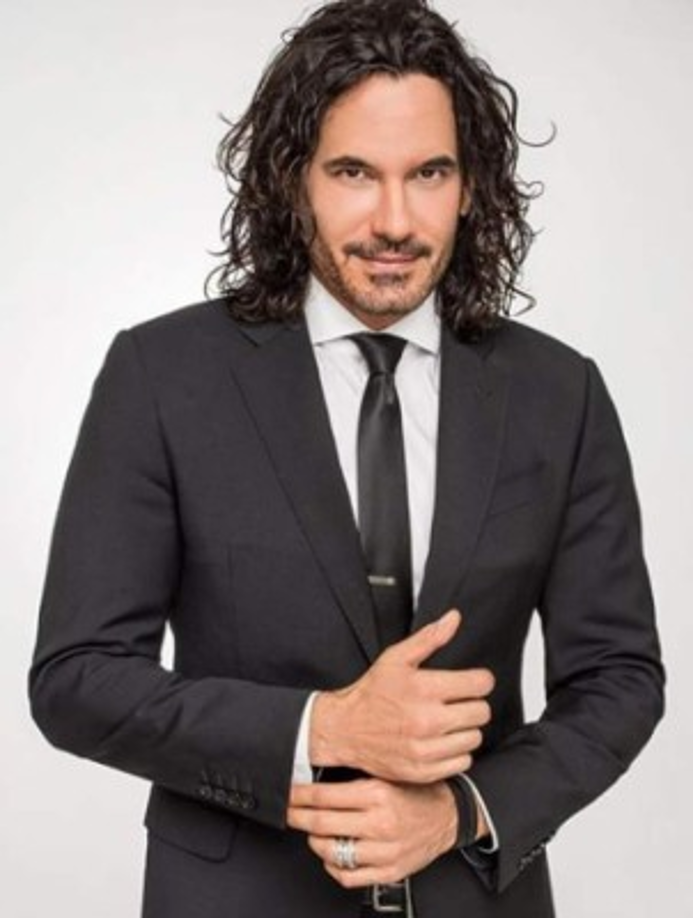 En 1994, Mario Cimbarro reunió todos sus ahorros, y logró emigrar a México para convertirse en actor. Actualmente reside en Paraguay, donde forma parte del plantel de jurados de la octava temporada del programa Baila conmigo Paraguay.