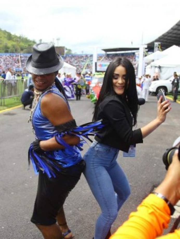 La presentadora de GO TV Onice Flores 'Campanita' fue otra de las famosas que festejaron mientras cubrían los festejos patrios.