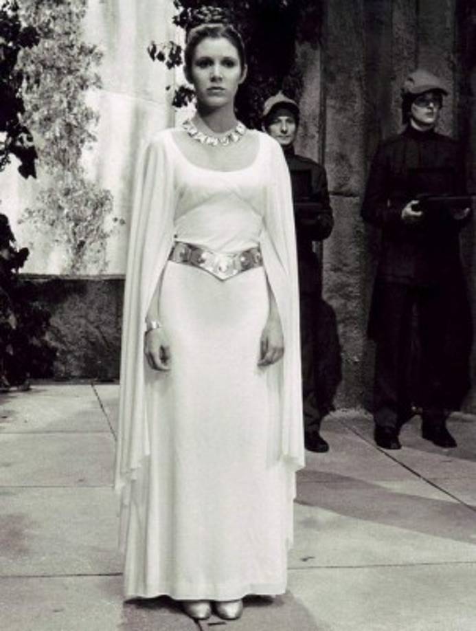 Numerosas celebridades de Hollywood mostraron de inmediato su preocupación y sus mejores deseos para la recuperación de Fisher.<br/>