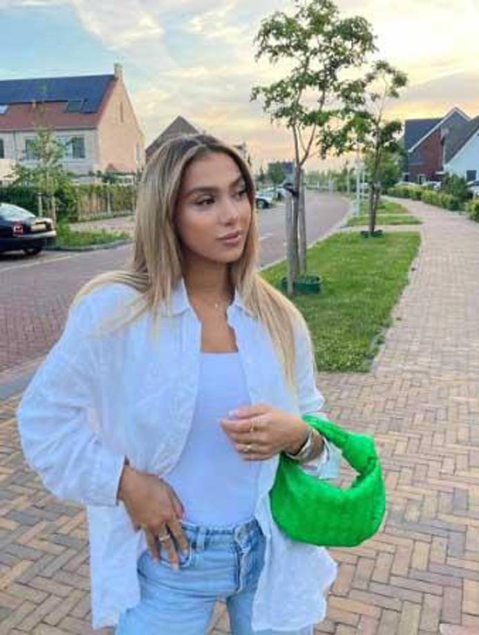  Yasmine Driouech es famosa en Tik Tok y tras casarse con Mohamed Ihattaren le prendieron fuego al vehículo del jugador.