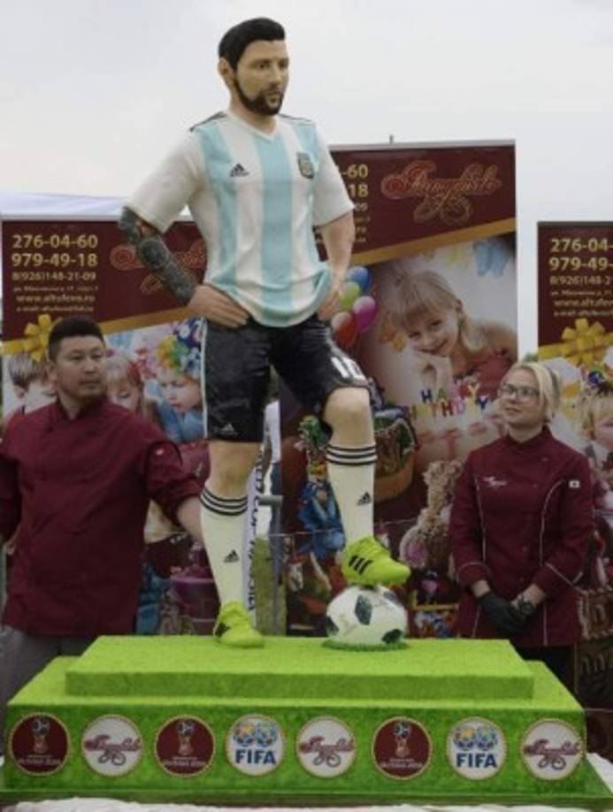 Este es el pastel de Messi que se cortó en Bronnitsy, ciudad en que se concentra Argentina.