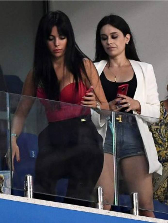 Georgina Rodríguez estuvo acompañada por Clarice Alves, esposa del brasileño Marcelo, compañero de Cristiano Ronaldo en el Real Madrid.