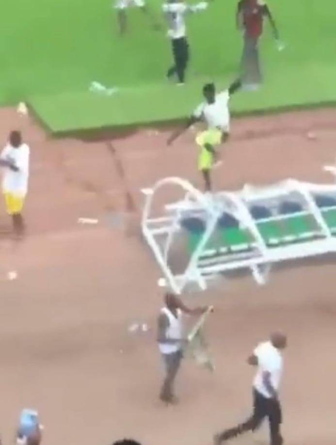 Escándalo: Afición arma caos en estadio luego que Nigeria no clasificó al Mundial