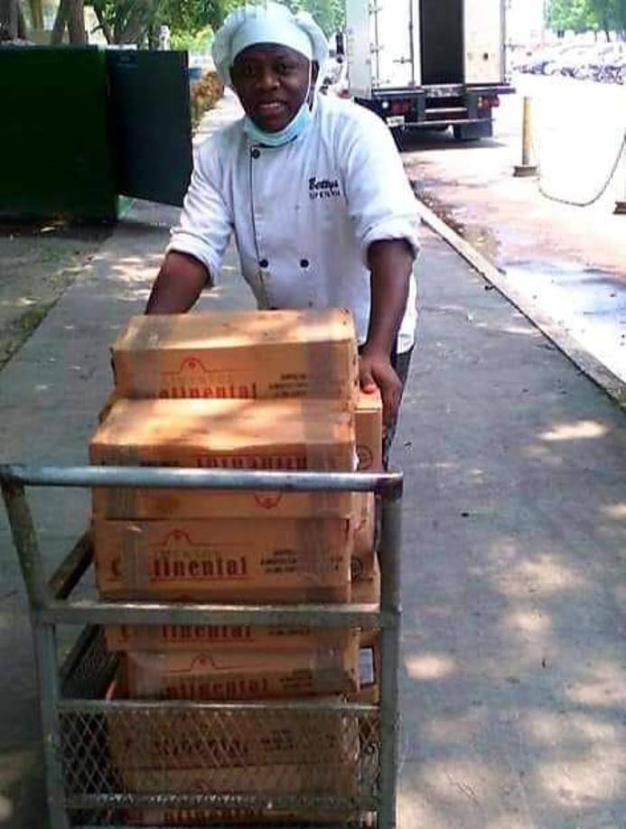 Antes de iniciar su negocio, el ahora chef, trabajó en la cocina de una maquila, pero durante ese tiempo sufrió tres infartos y dos derrames transitorios.