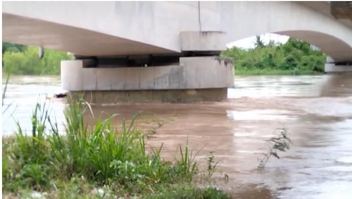 Inundaciones en excampos bananeros; nunca repararon los bordos, denuncian pobladores