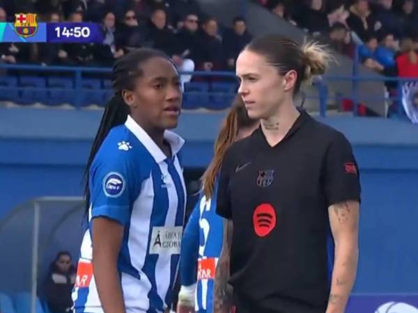 Escándalo en España luego de que futbolista del Barcelona Femenino tocó las partes íntimas de una jugadora del Espanyol en pleno partido.