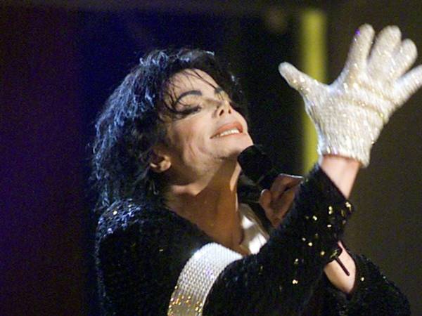El cantante Michael Jackson falleció en junio de 2009, a los 50 años, tras sufrir un paro cardíaco, y una serie de documentos desvelan que debía cientos de millones de dólares en deudas impagadas.