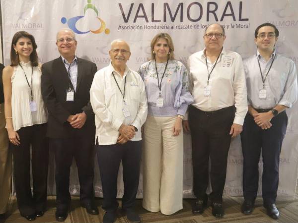 Joyce Faraj, Vivian Kattán, Mauricio Kattán, Fuad Faraj; Vivian, Jacobo y Fernando Kattán