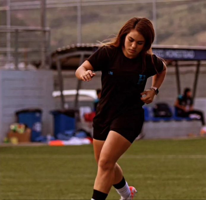 Linda Moncada - La jugadora hondureña es otra de las chicas que juegan en la línea de volantes. Su posición es mediocentro creativa y en Liga Nacional juega en Olimpia. Es madre de mellizos y en el 2022 firmó un contrato de patrocinio con Nike.