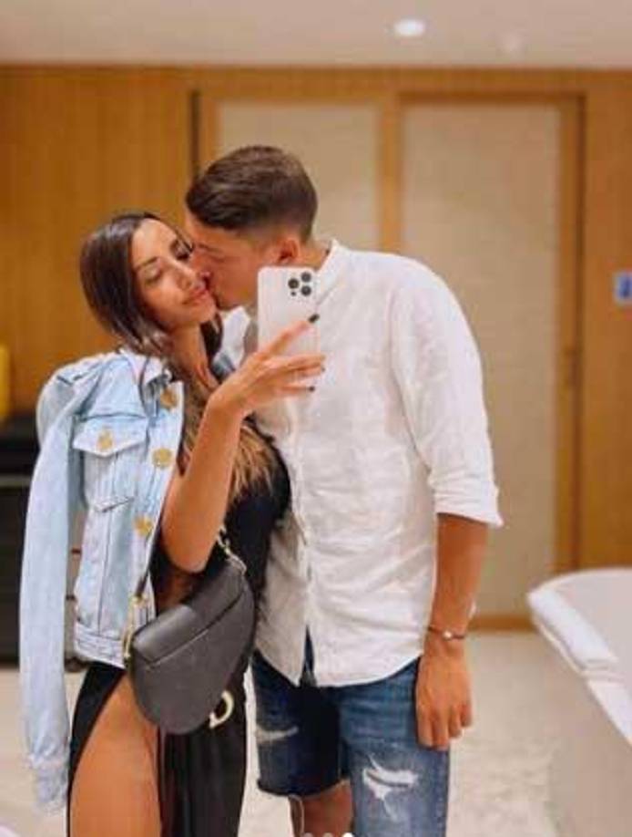 Nahuel Molina: El lateral argentino tiene como novia a la bella chica Bárbara Occhiuzz.