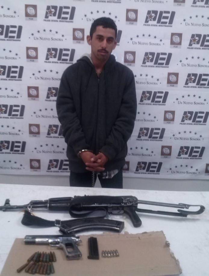 Sin embargo, su carrera sufrió un golpe devastador en 2013 cuando fue arrestado en Ciudad Obregón, Sonora, acusado del asesinato de Irvin Gael Vareal Ruelas, quien tenía 21 años al momento de su muerte en 2010. 