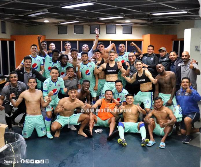 Los jugadores del Motagua celebraron en el vestuario la histórica clasificación del Motagua a cuartos de final de la Concachampions.