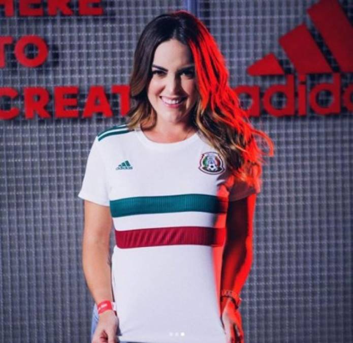 Es muy aficionada de la selección mexicana de fútbol y está en el Mundial de Rusia 2018.