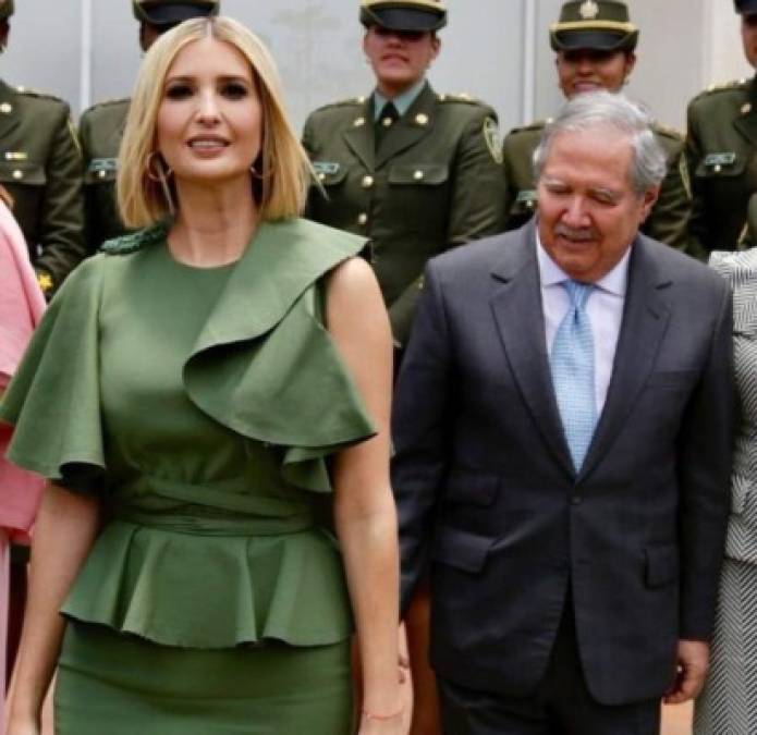 Ivanka también protagonizó una imagen viral luego de que captaran al ministro de Defensa colombiano, Guillermo Botero, observando supuestamente la retaguardia de la hija de Trump.
