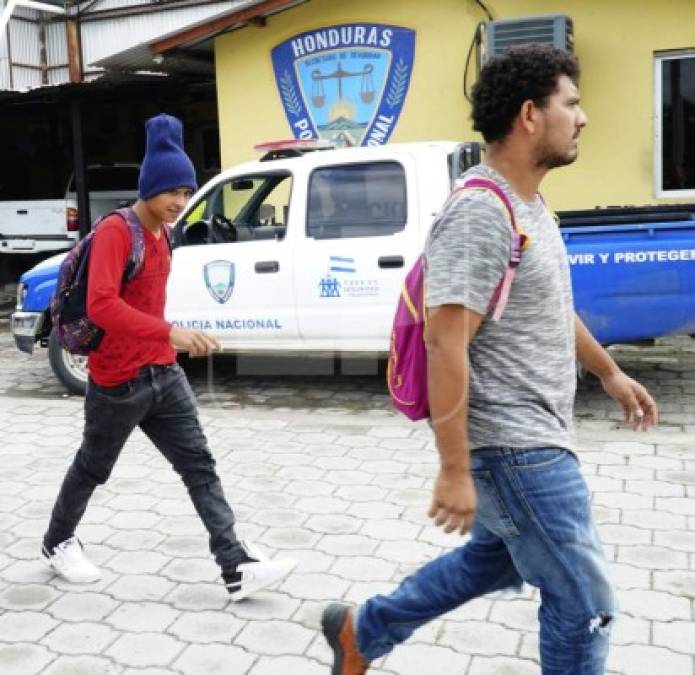 Los migrantes hondureños fueron atendidos en el Centro de Atención al Migrante Retornado (CAMR) en el municipio de la Lima, departamento caribeño de Cortés, donde realizaron su registro migratorio biométrico, añadió.