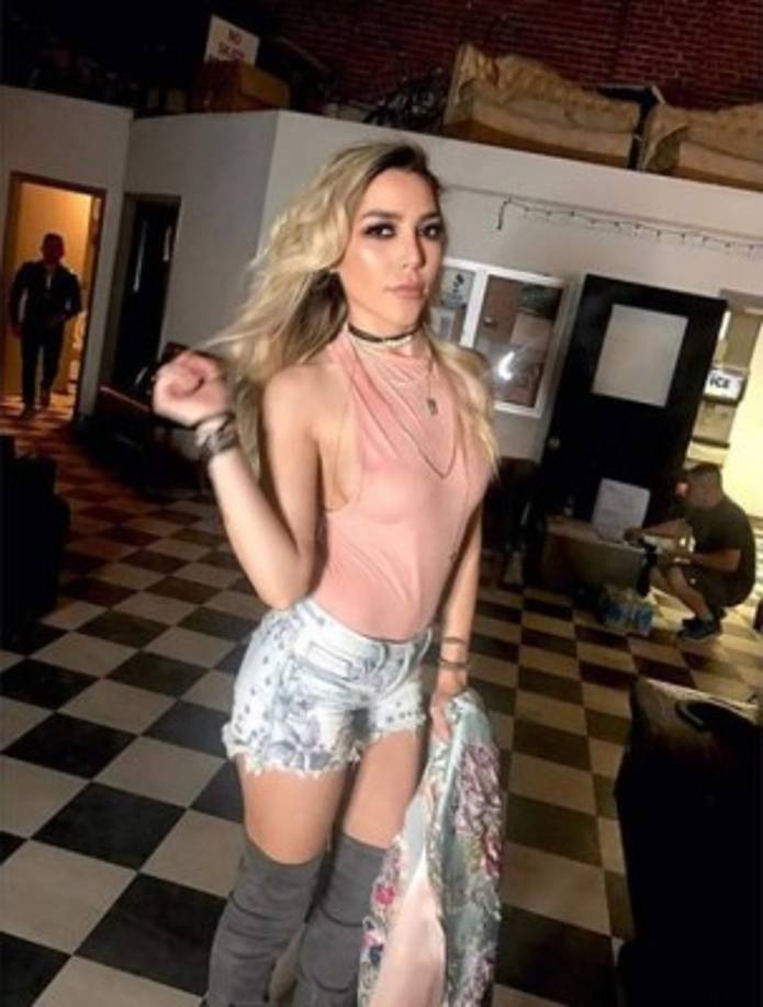 Según varios medios mexicanos, Alejandra Guzmán ha gastado una fortuna en regalarle cirugías plásticas a su hija Frida Sofía.<br/><br/>