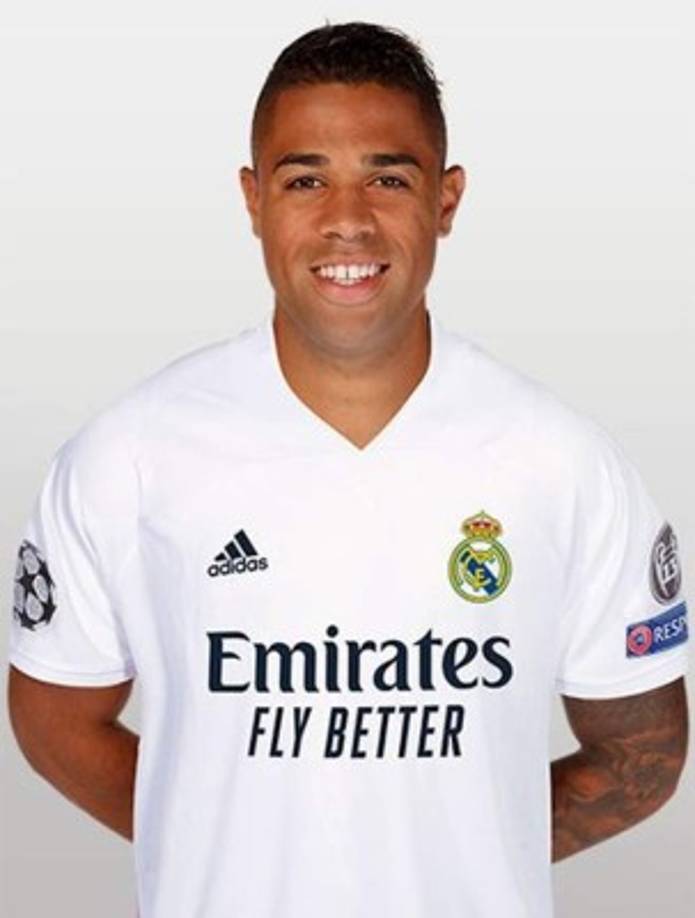 Mariano Díaz (27 años) - El hispano-dominicano, que ha estado en la puerta de salida del Real Madrid, parece que se quedará a las órdenes de Zidane y porta el número ‘24‘ en su espalda para esta temporada.
