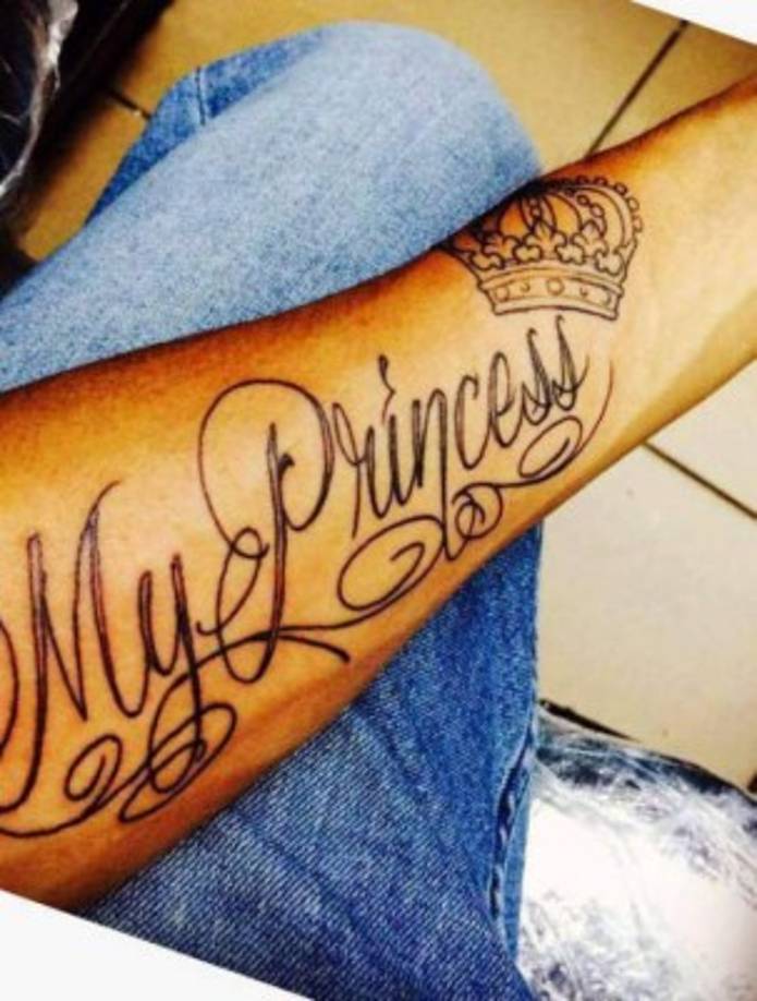 Roberto Navas le ha mostrado su amor a Ariana con este tatuaje.