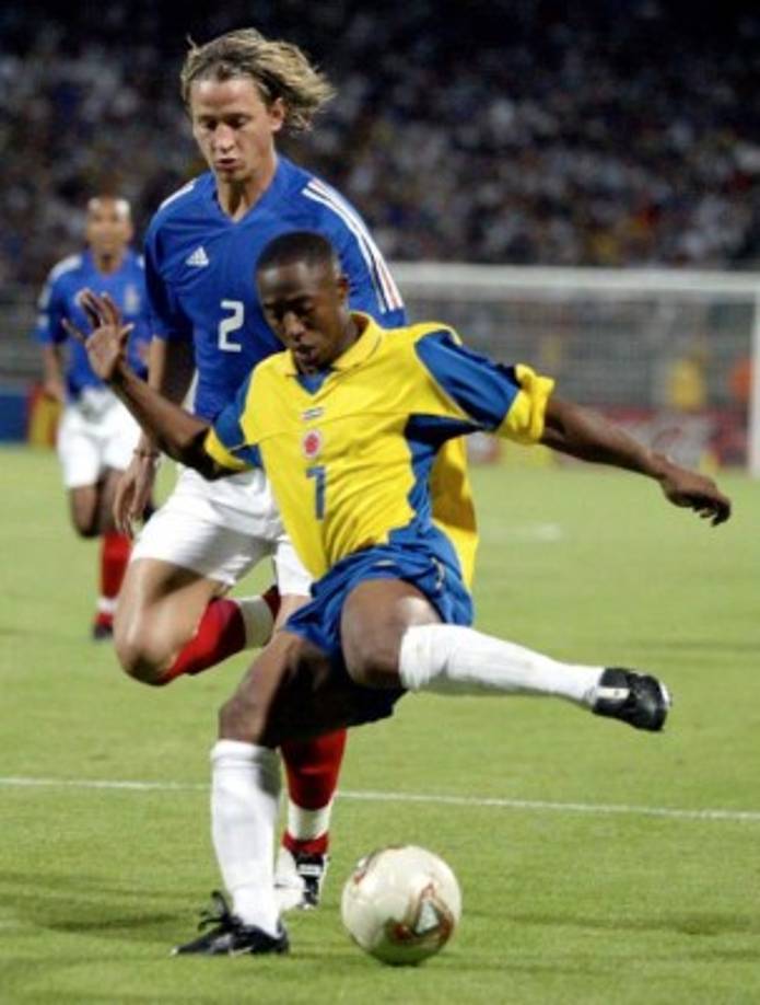 11 de abril de 2006: la joven promesa del Envigado (1ª división colombiana) Víctor Alfonso Guerrero, de 17 años, que jugaba con el equipo B del club, muere de repente en un entrenamiento. Había perdido la consciencia en el campo y llegó sin vida al hospital. Foto:eluniversal.com.co<br/>