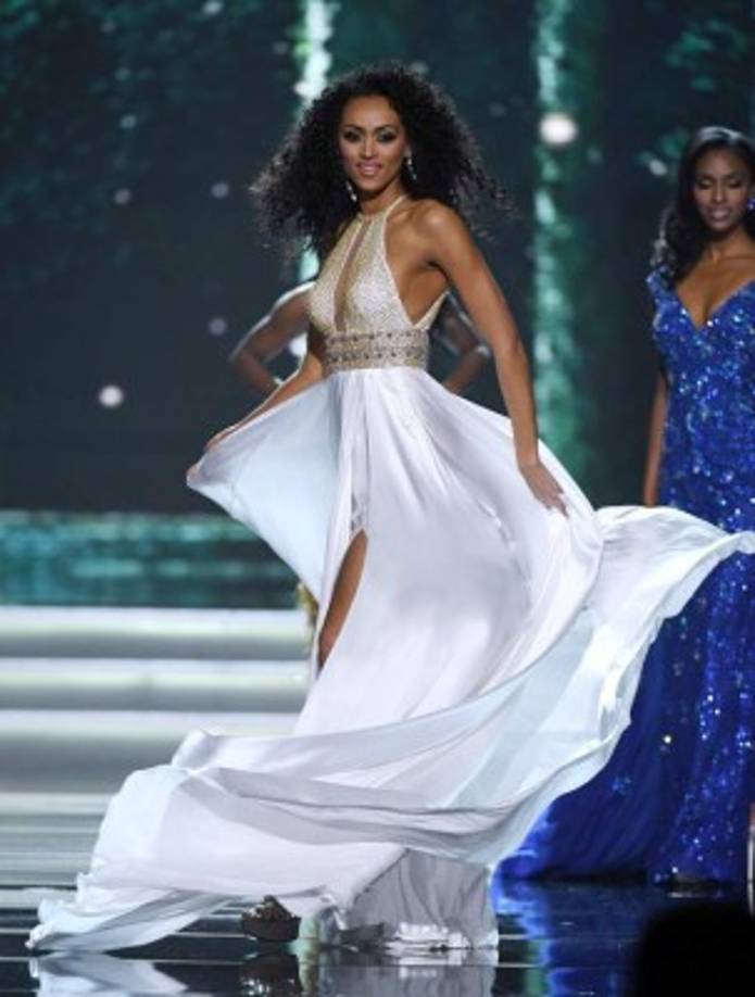 Hija de un marine y nacida en Nápoles debido al oficio de su padre, Kara se crió en Italia, Japón y Corea del Sur, hasta instalarse definitivamente en Virginia.