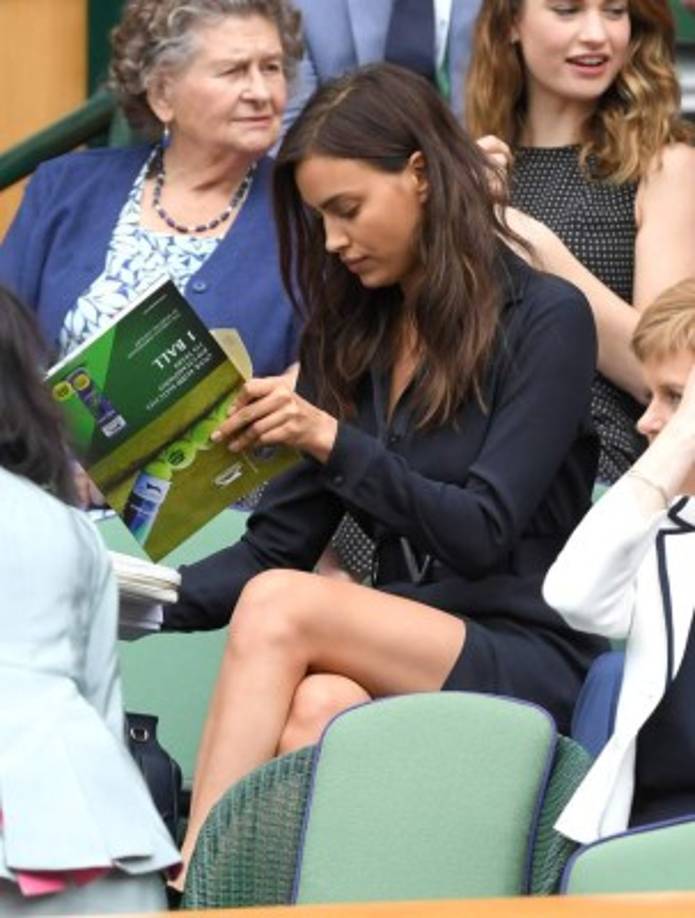 Irina presumió de 'tipazo' con un elegante vestido camisero de color negro