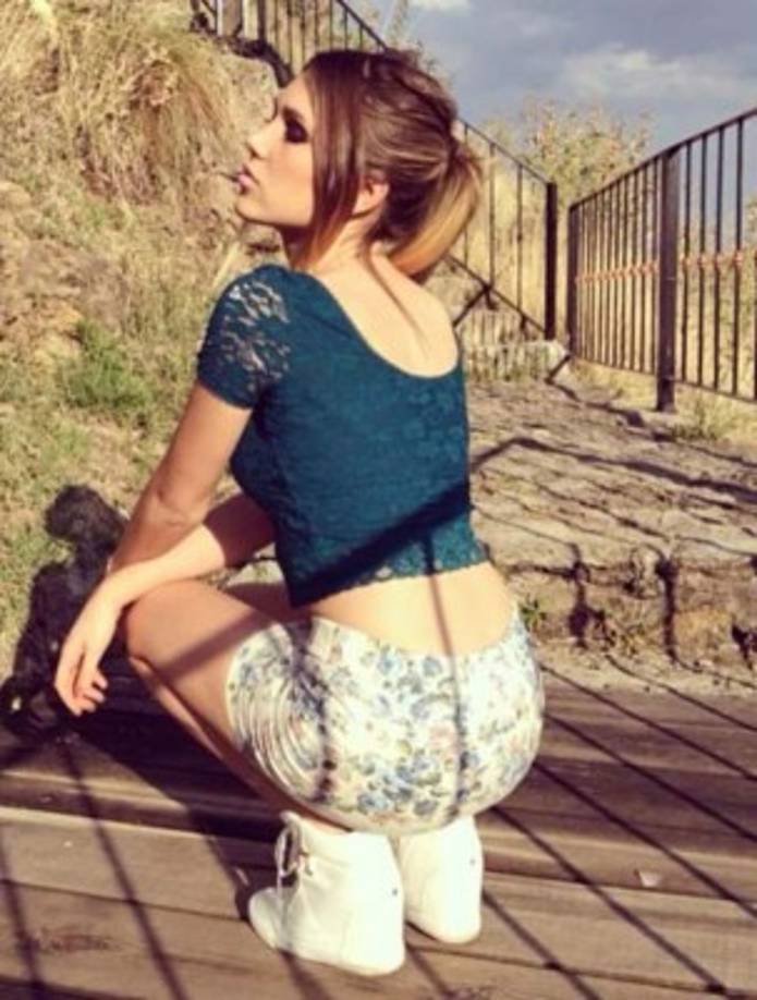 En su cuenta oficial de Instagram sube contenido promoviendo marcas de ropa y calzado, en especial la línea de ropa que promueve al Canelo Álvarez. Foto Instagram fernandagmtz.