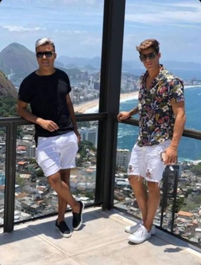 Primero salió con Irinaldo Oliver, un asesor de prensa de 36 años. 'Siempre fue bi... y siempre le gustaron la mujeres mayores', dijo Oliver al diario brasileño Extra. Aseguró que estuvo saliendo con él entre 2017 y 2018. 'Es un chico súper dulce', añadió.