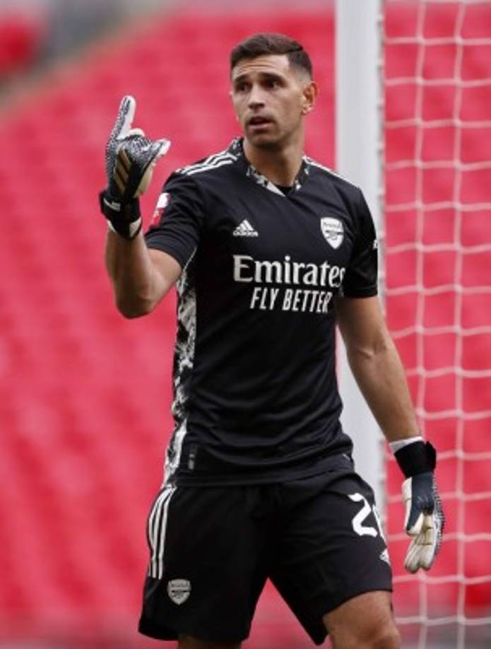 Según ha desvelado Miguel Delaney, periodista de The Independent, el portero argentino Emiliano Martínez, del Arsenal, cuenta con una oferta del Aston Villa, que ofrece 10 millones de euros por su pase.<br/><br/>Martínez terminó la temporada pasada como el guardameta titular de los gunners, después de la lesión que sufrió Bernd Leno. Y su rendimiento fue fantástico.