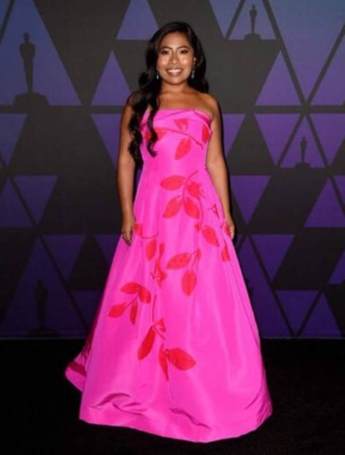 Governors Awards 2018<br/><br/>Para las ocasiones de gala ha sido asesorada por la estilista Sophie López, quien ha seleccionado para ella diseños de creadores como Miu Miu, Prabal Gurung, Mulberry, Valentino, Michael Kors y Ulla Johnson, entre muchos otros.<br/>