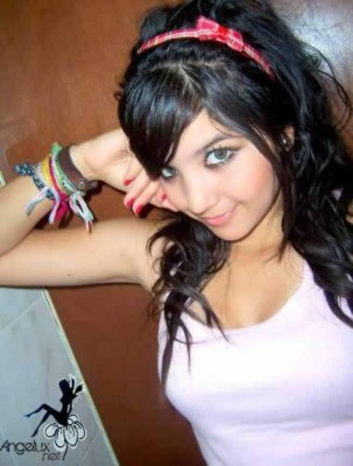 Se trata de Mónica Murillo, que en ese entonces tenía sólo 16 años; ahora, 10 años después, lo único que mantiene de inocente es su mirada.