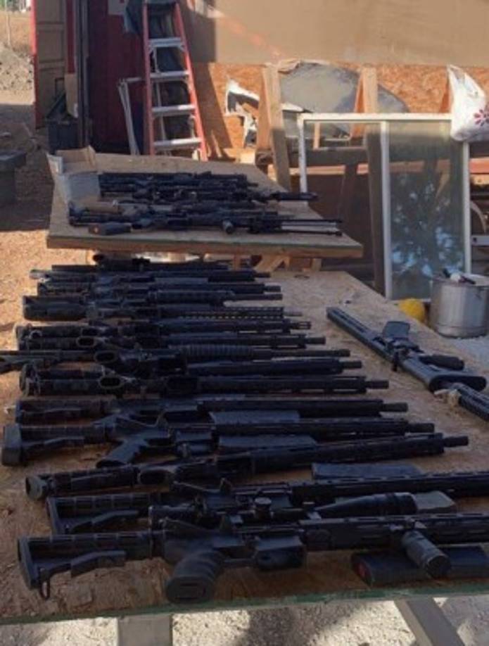 "El gigantesco operativo llevó a la detención de 33 personas y la incautación de más de 200 kilogramos metanfetamina, 42 kilos de fentanilo, nueve kilogramos de heroína, 129 kilos de cocaína, y más de 2,300 kilogramos de otras drogas, valorados en millones de dólares."