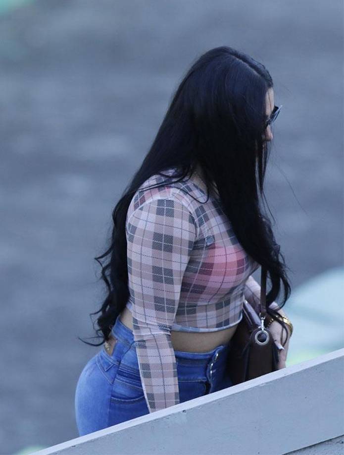 Una misteriosa chica que llegó desde muy temprano al estadio Yankel Rosenthal de San Pedro Sula.