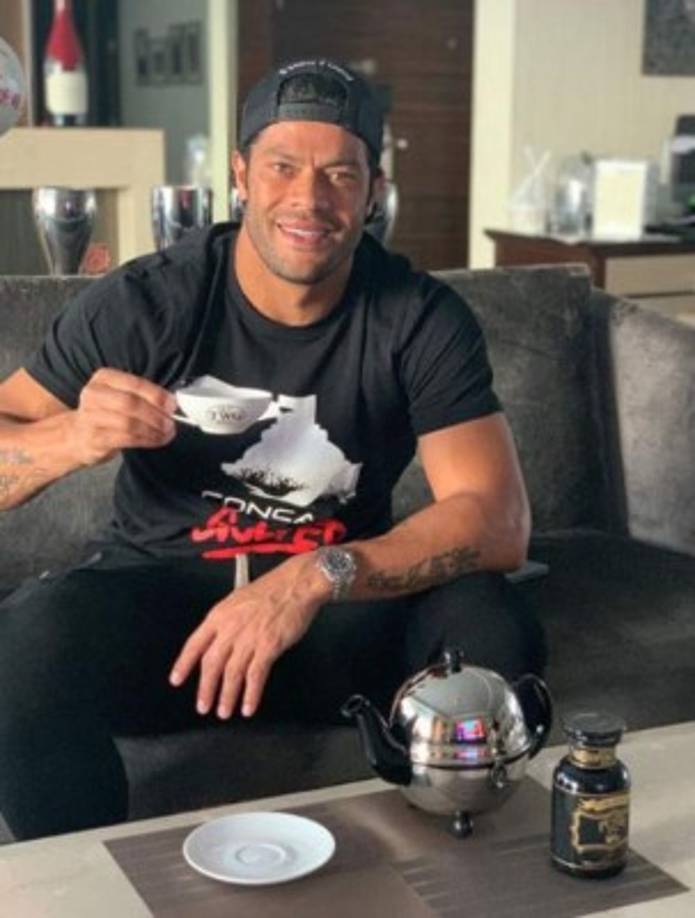 El brasileño Hulk ha causado revuelo al separarse de su mujer y comenzar una relación con la sobrina favorita de ésta.